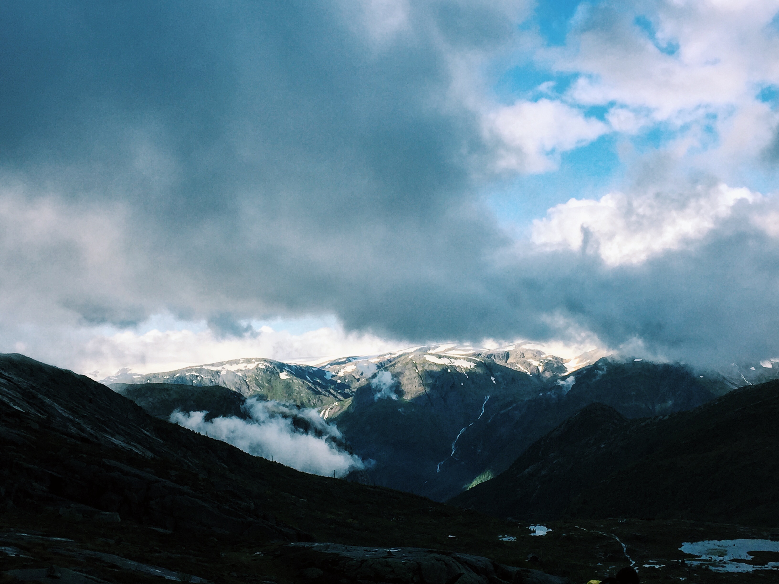 My Bucketlist: Trolltunga | Travel Blog | Trolltunga Valley