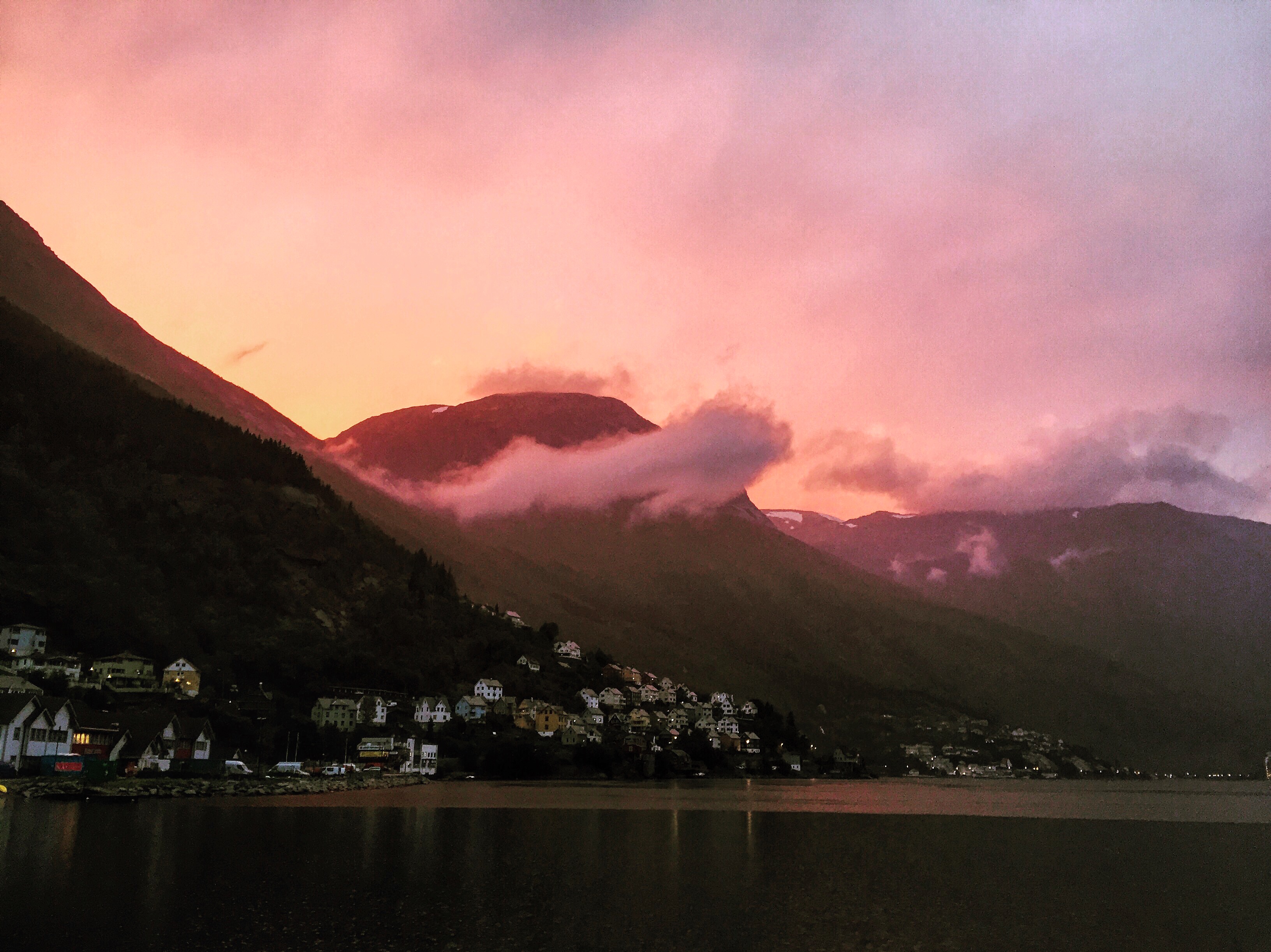 My Bucketlist: Trolltunga | Travel Blog | Odda Lake Sunset