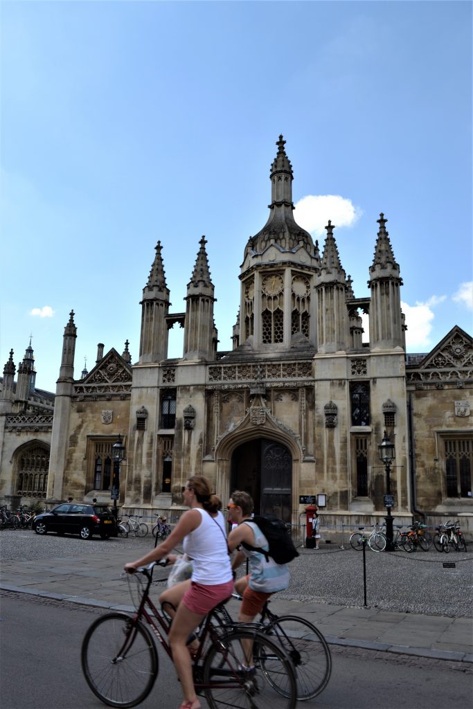 Kings Gate | One Day Itinerary Cambridge | Backpacking with Bacon
