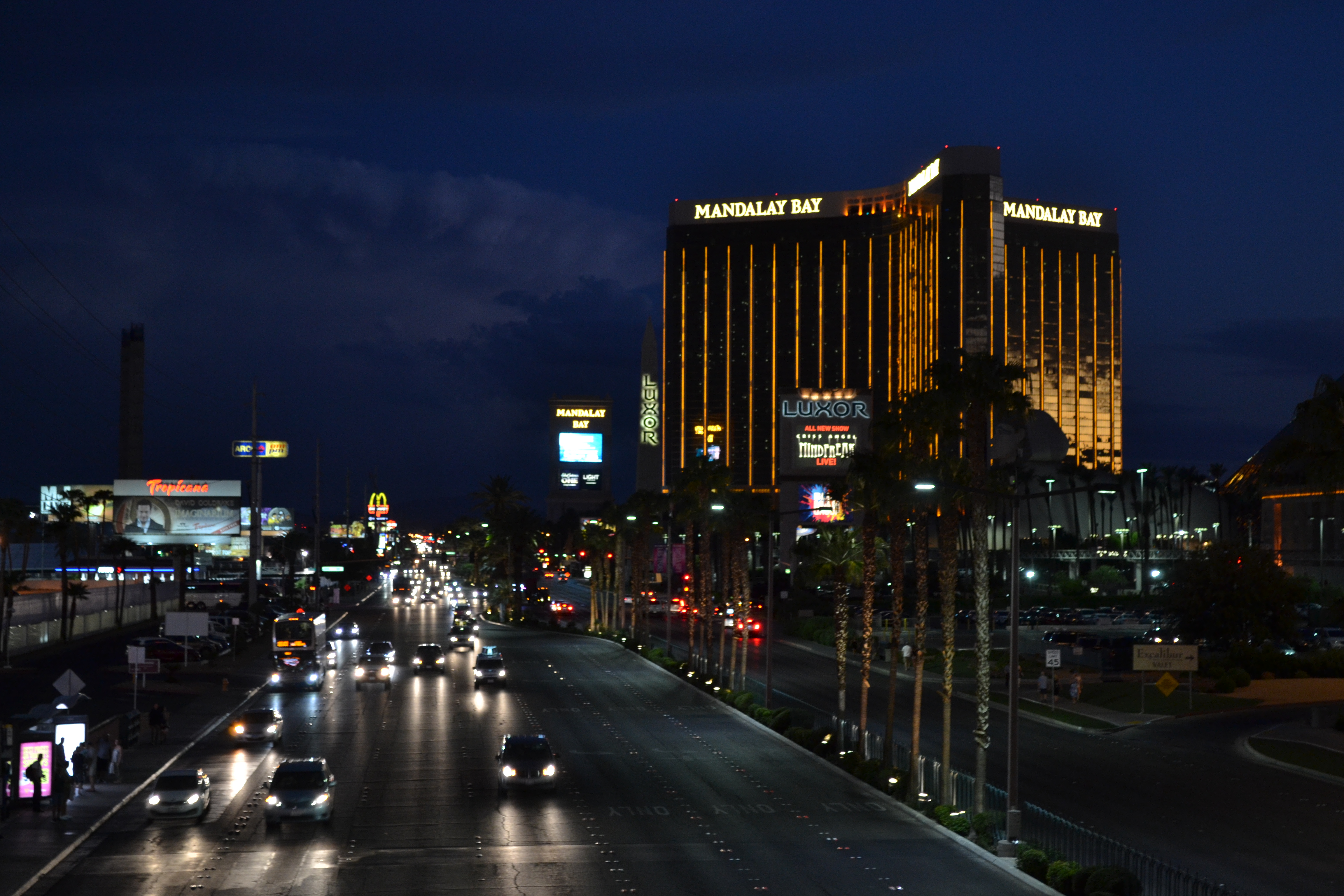 Mandaley Bay at Night | 72 Hours in Vegas | Solo Travel in Las Vegas